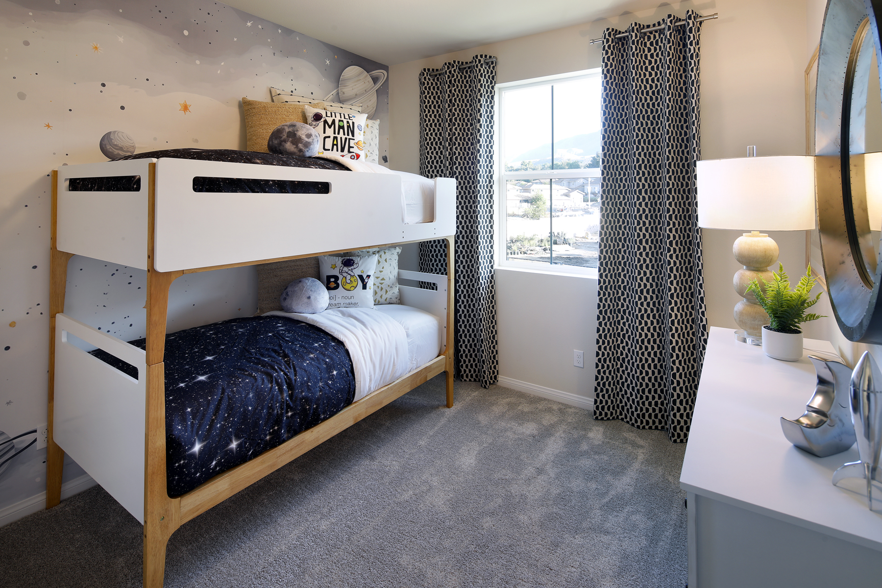 A bedroom with a bed and a desk.