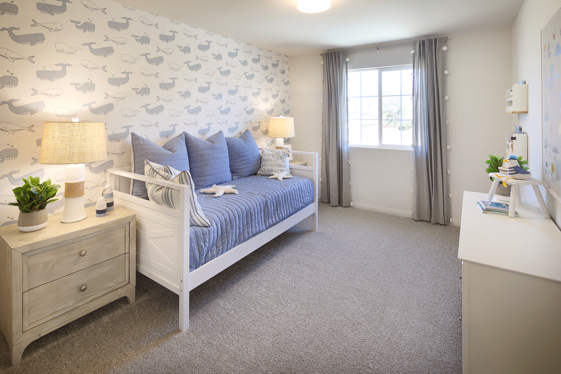 A bedroom with a bed and a desk.