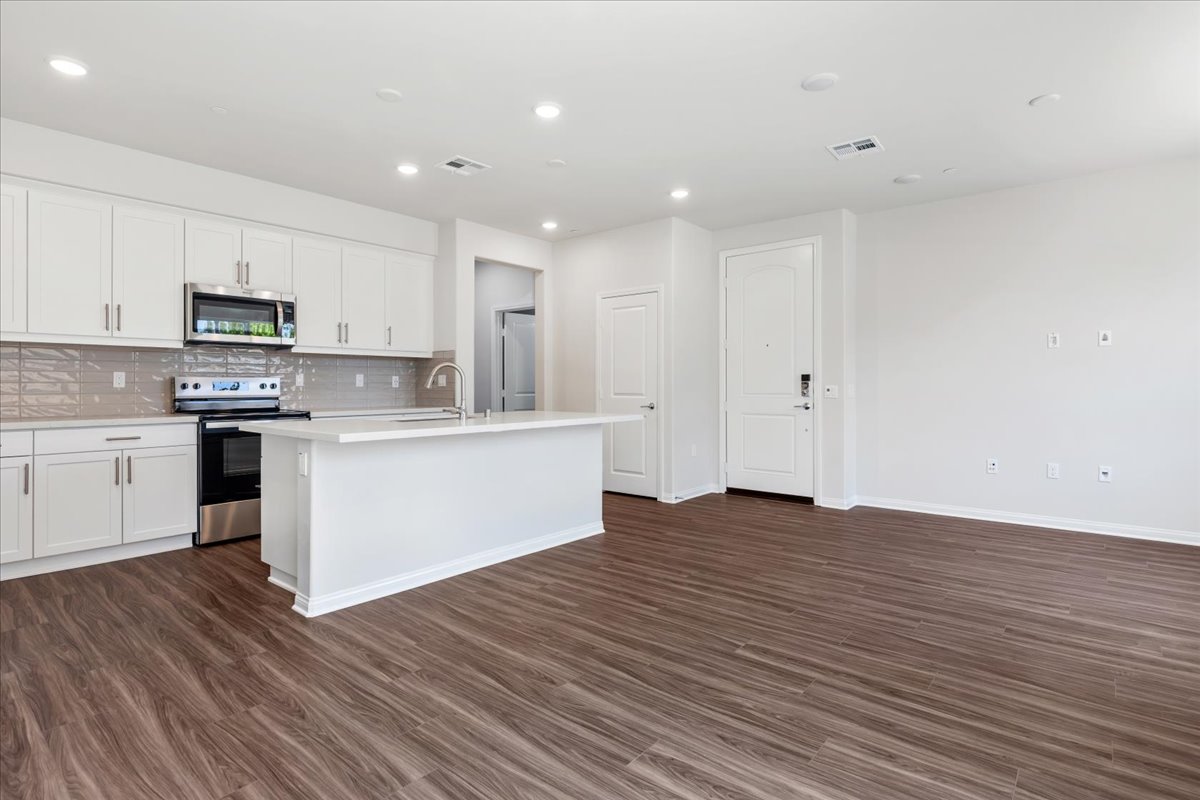 0022 1402 Rue Court