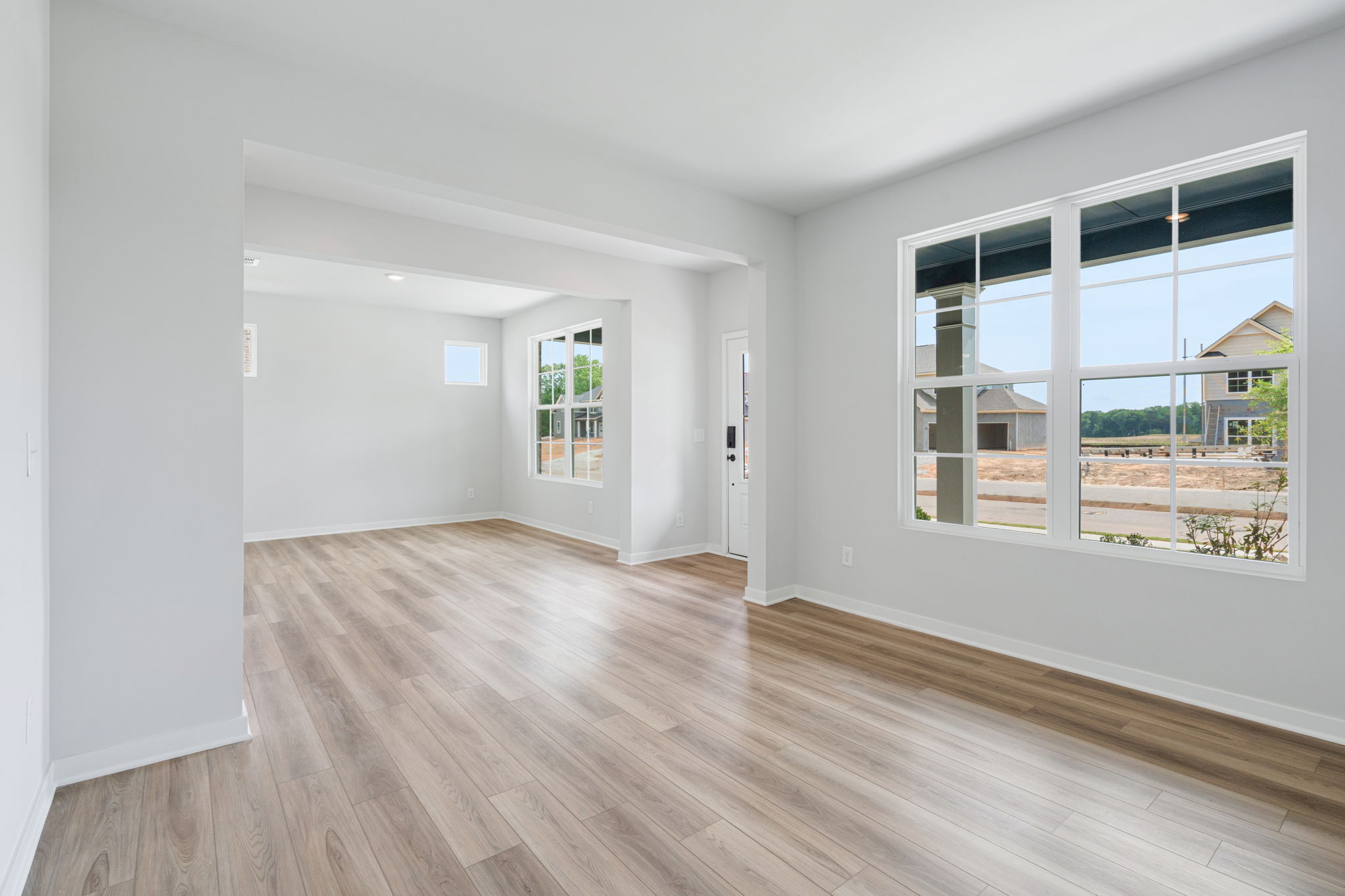 A room with a wood floor and windows.