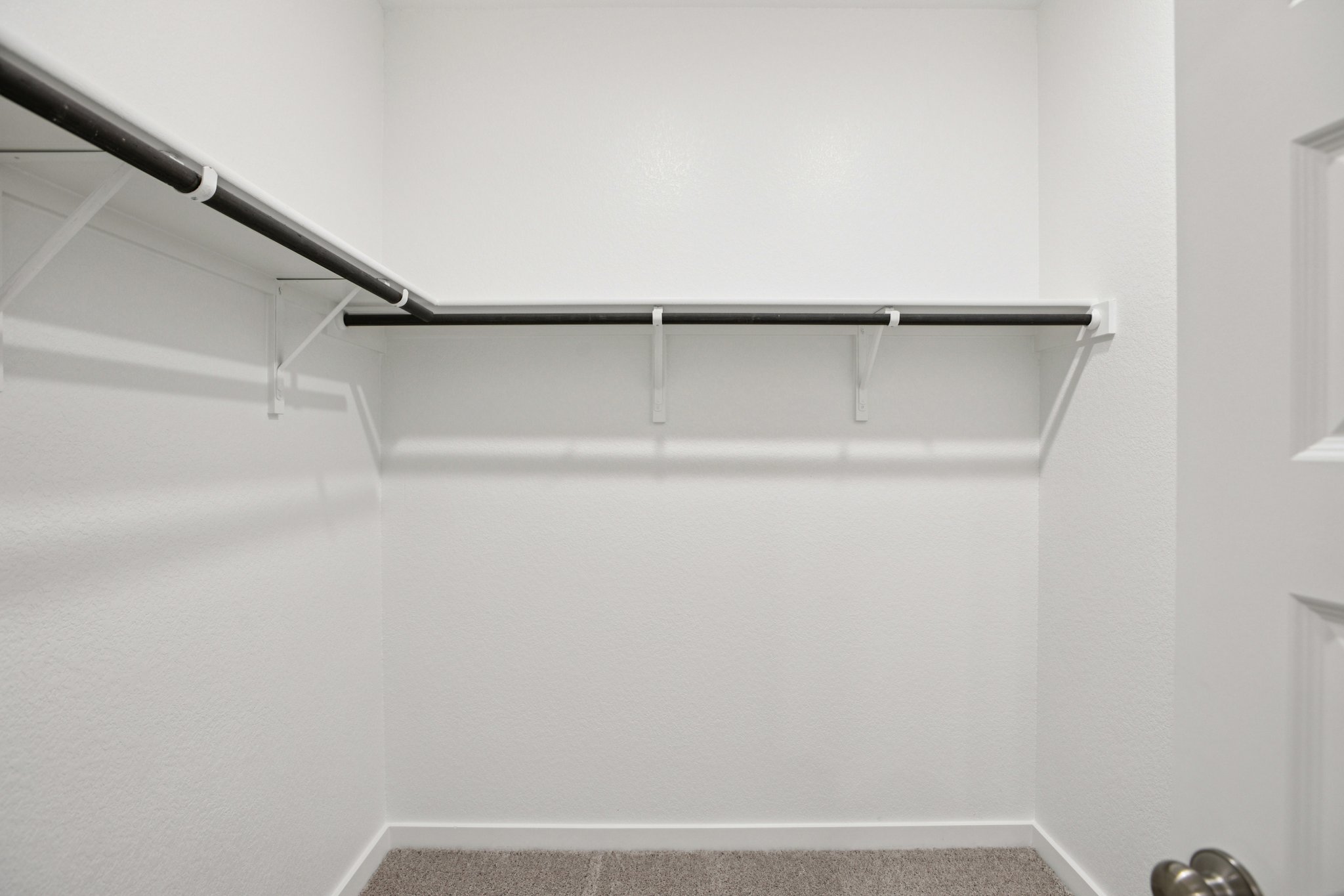 A metal bar with a metal bar.