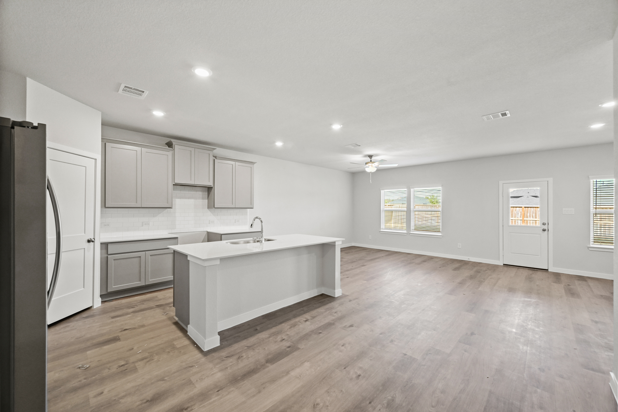 A kitchen with white cabinets.