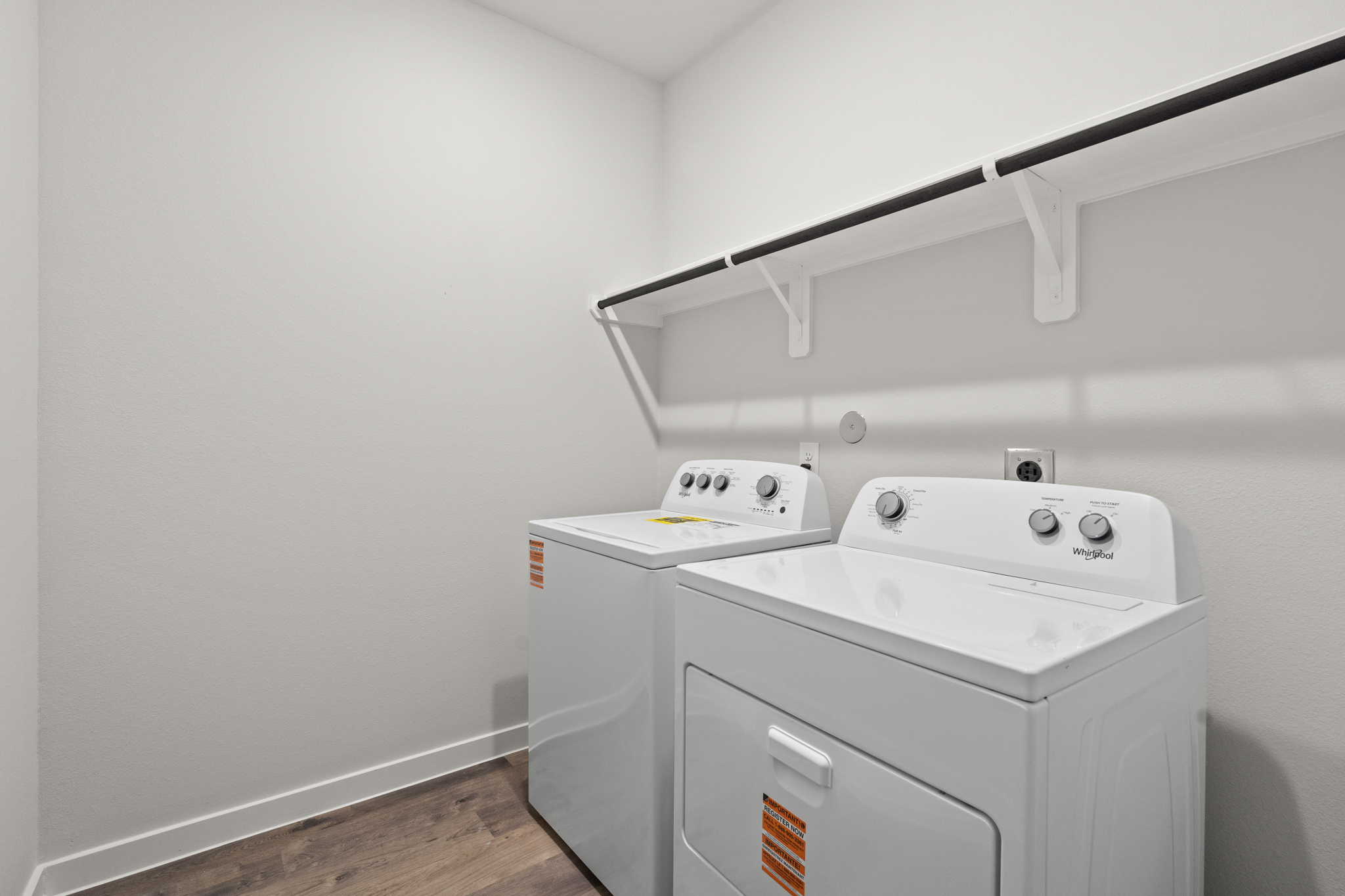 A white washer and dryer.
